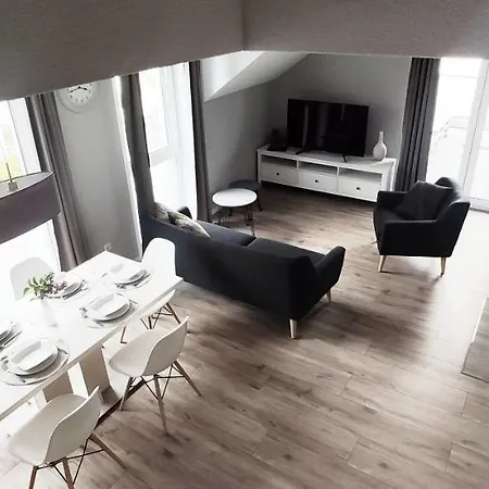 Moderne Neubau-Wohnung Mit Kamin Und 35Qm Dachterrasse Trossingen Exterior photo