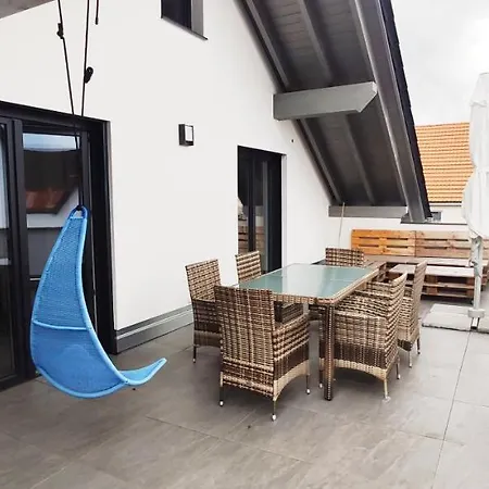 Moderne Neubau-Wohnung Mit Kamin Und 35Qm Dachterrasse Trossingen Exterior photo