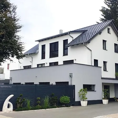 Moderne Neubau-Wohnung Mit Kamin Und 35Qm Dachterrasse Trossingen Exterior photo